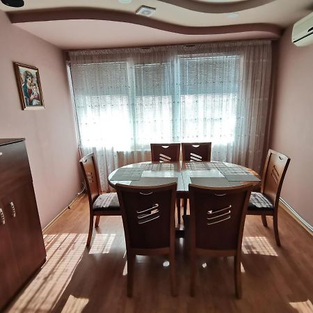 Central Apartment Targovishte Exterior foto